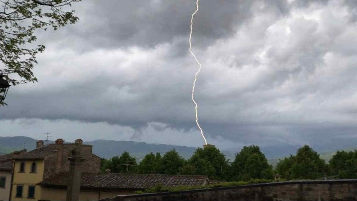 Meteo - Maltempo Toscana, una frana nel Pistoiese e nubifragio a Pomarance: la situazione