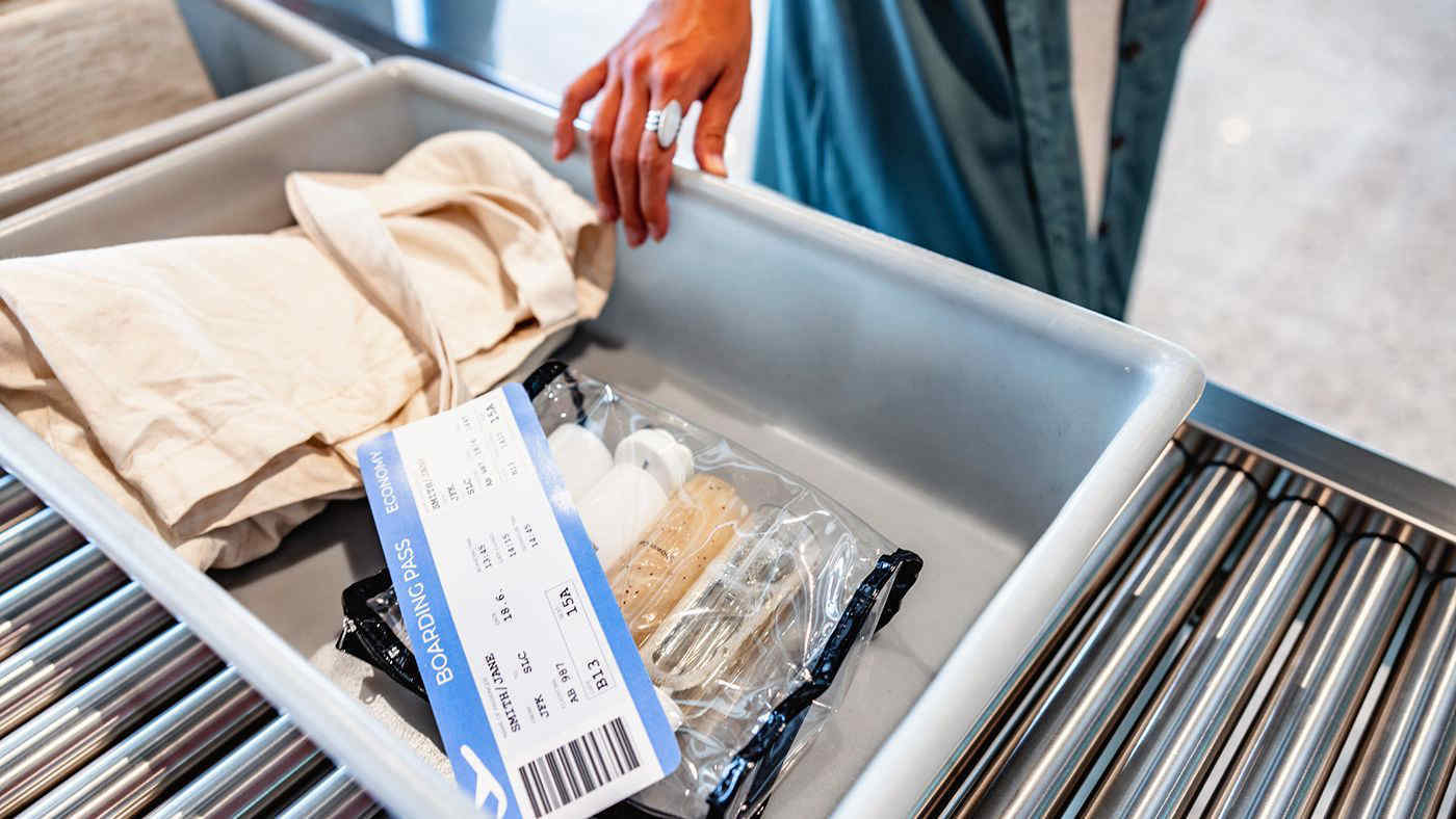 Viaggi in aereo: addio liquidi da 100 ml nel bagaglio a mano. Le novità