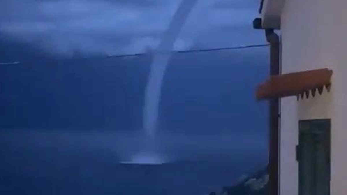 Maltempo Toscana: allagamenti a Portoferraio e piogge torrenziali all'Isola d'Elba. In 12 ore si sono abbattuti 109 mila fulmini