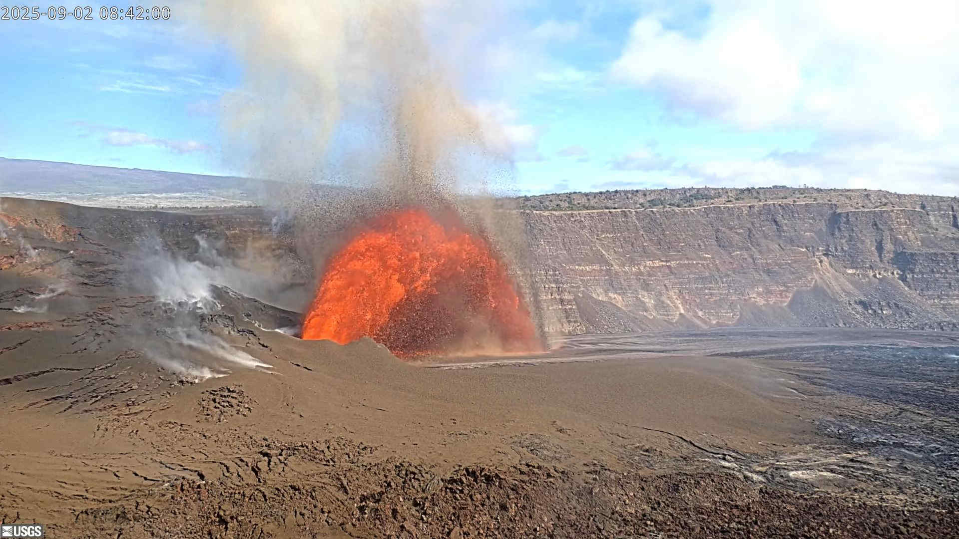 Lo spettacolo del vulcano Kilauea delle Hawaii: fontane di lava alte 100 metri