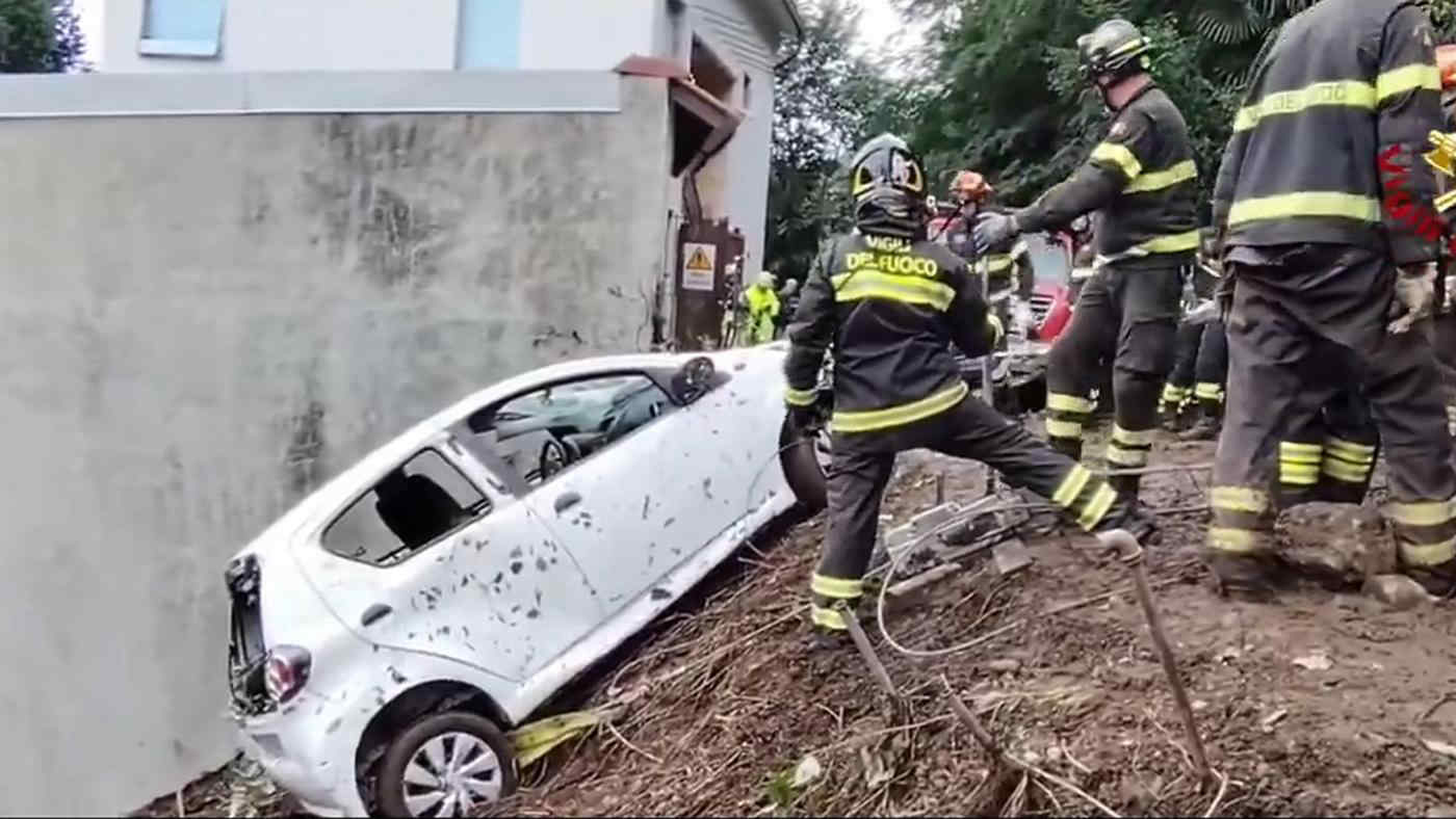 Maltempo Lombardia, allagamenti e disagi: un treno rischia deragliamento