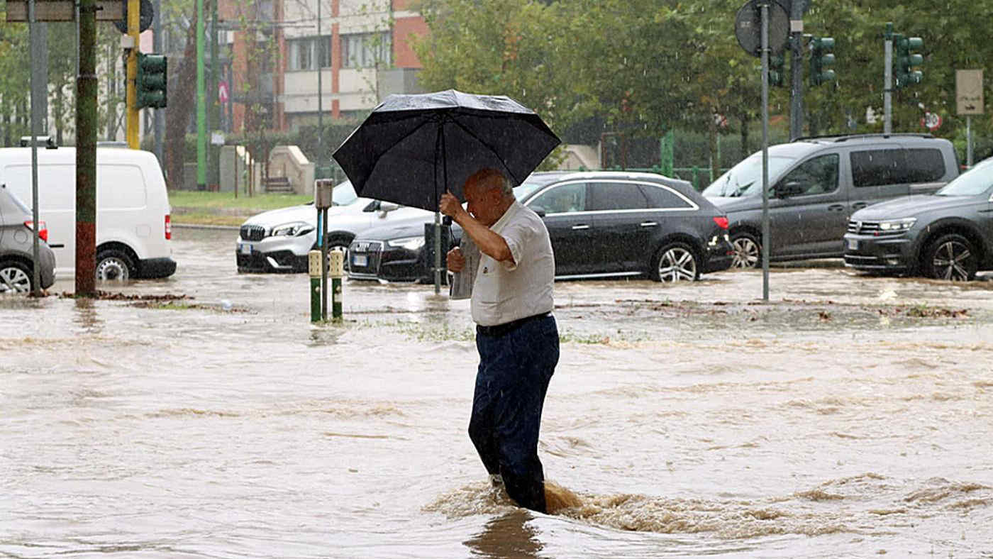 Maltempo, esonda il Seveso: Nord Milano sott'acqua. Una donna dispersa nell'Alessandrino