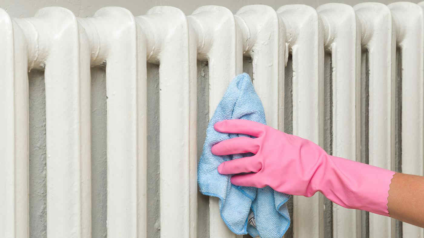 Come pulire i termosifoni prima della riaccensione (anche per risparmiare qualcosa)?