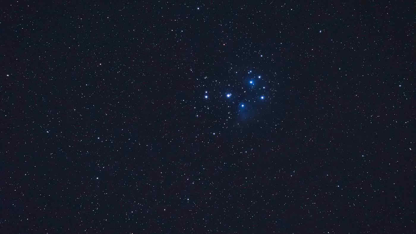 Non perdere la Luna immersa nelle Pleiadi: uno spettacolo mozzafiato a occhio nudo: ecco quando