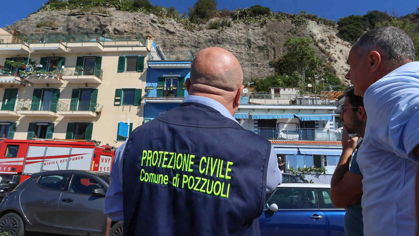 Terremoto Campi Flegrei, prosegue lo sciame sismico a Pozzuoli: registrate 55 scosse