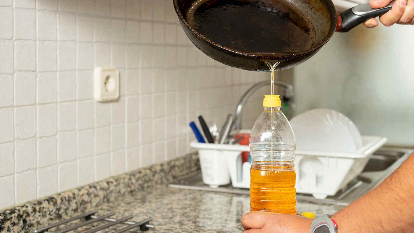 Olio esausto: ecco come riciclarlo per non inquinare (molto)