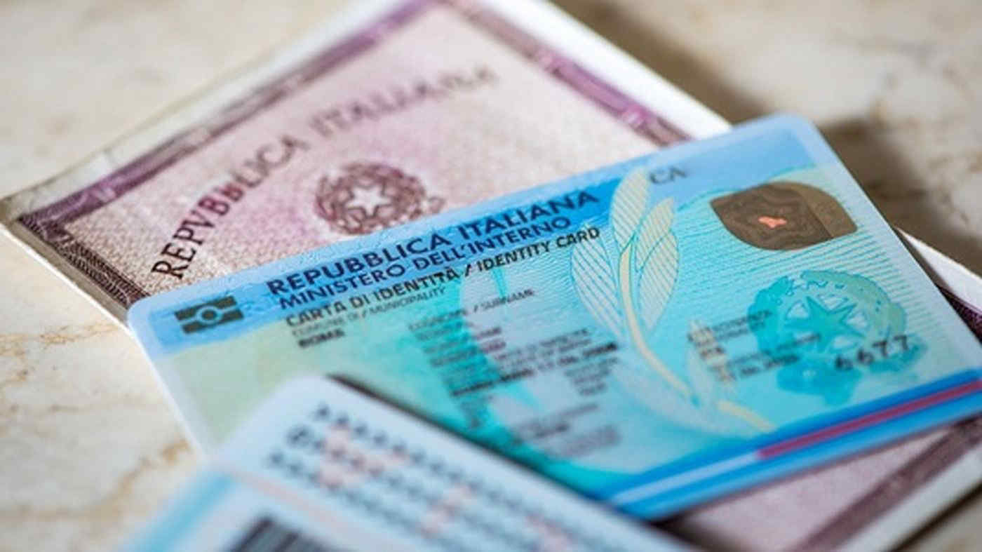 Rinnovo della carta d'identità e vaccini in farmacia: tutte le novità nel decreto semplificazioni