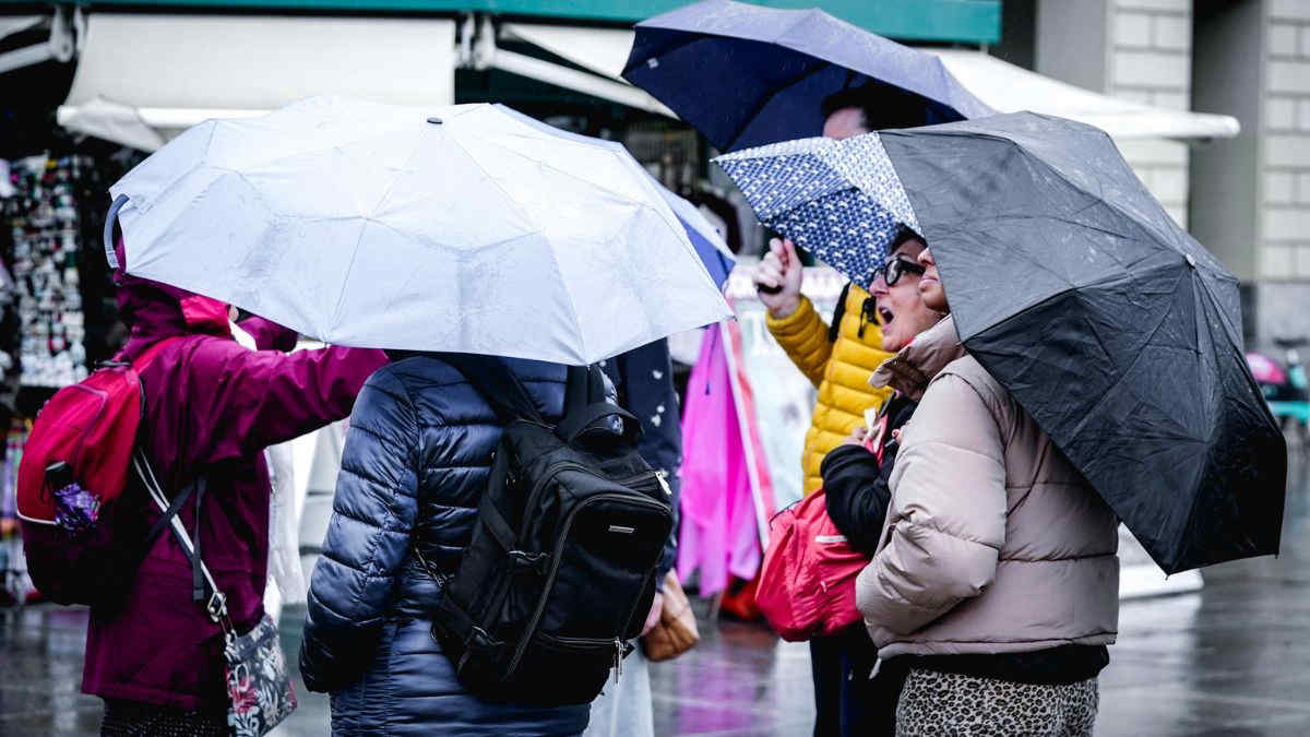Meteo, sabato 22 con maltempo invernale: piogge e vento forte, neve fino in collina