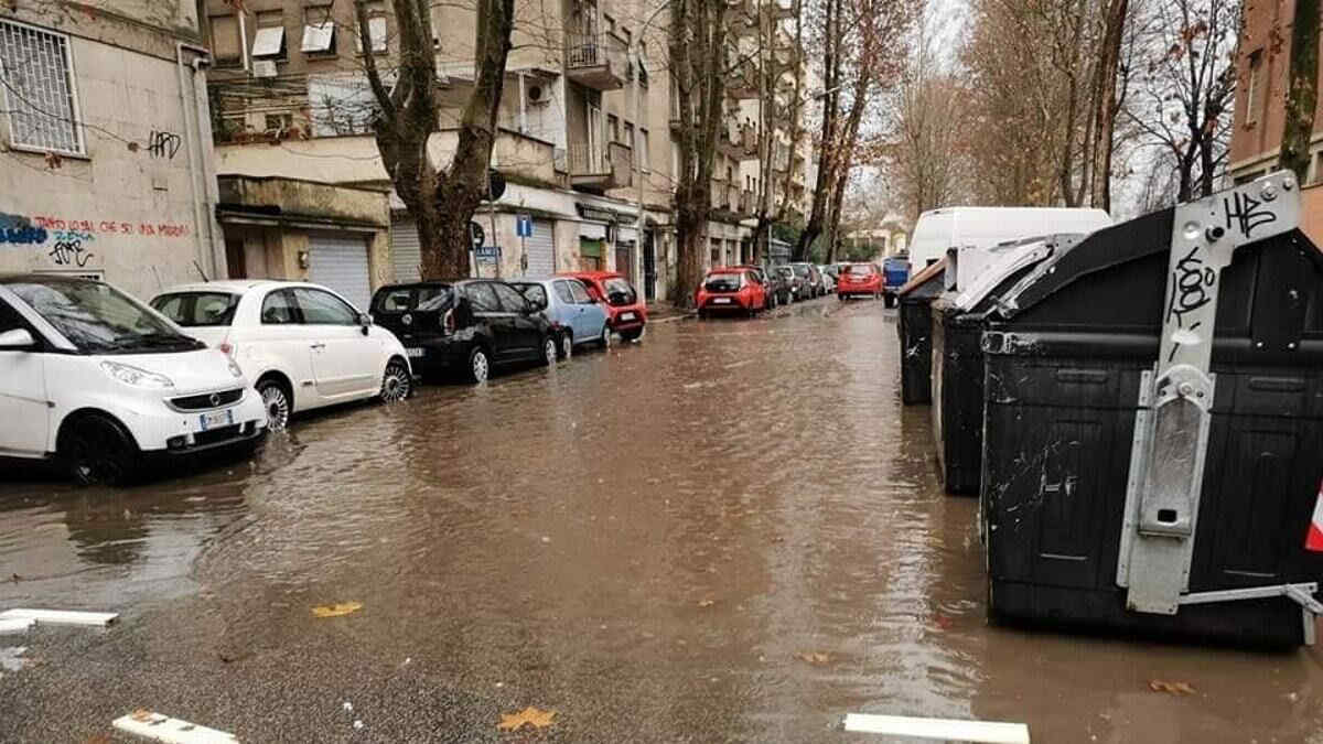 Maltempo a Roma: traffico nel caos e code chilometriche per la pioggia