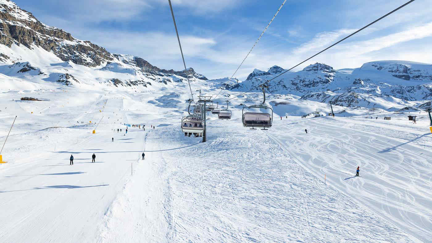 Vacanze sulla neve: prezzi in aumento per skipass, hotel e servizi
