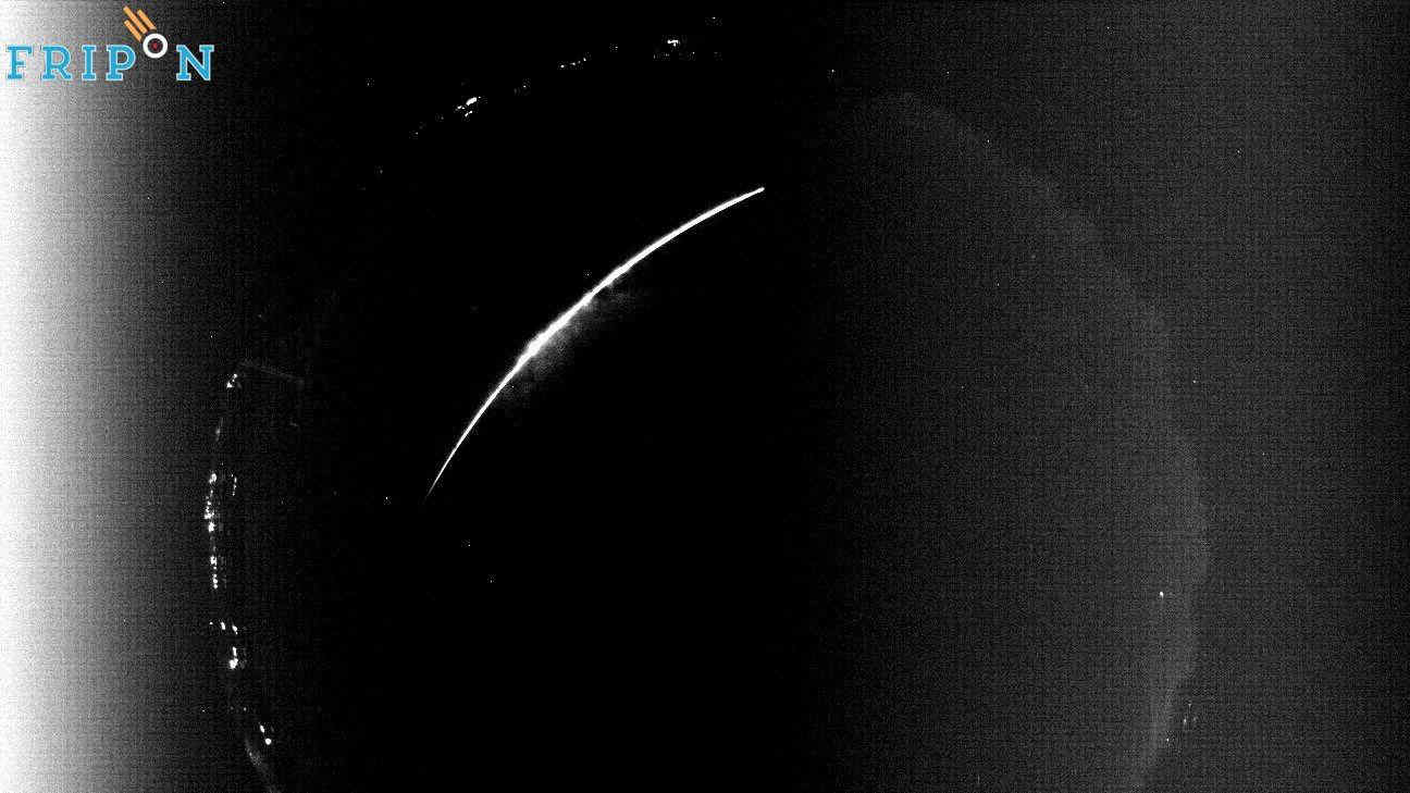 Scia verde nel cielo dell’Immacolata: era un bolide