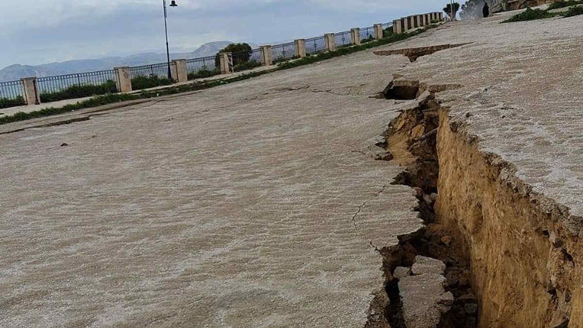 Maltempo, frana a Niscemi in Sicilia: 500 evacuati tra pioggia e neve