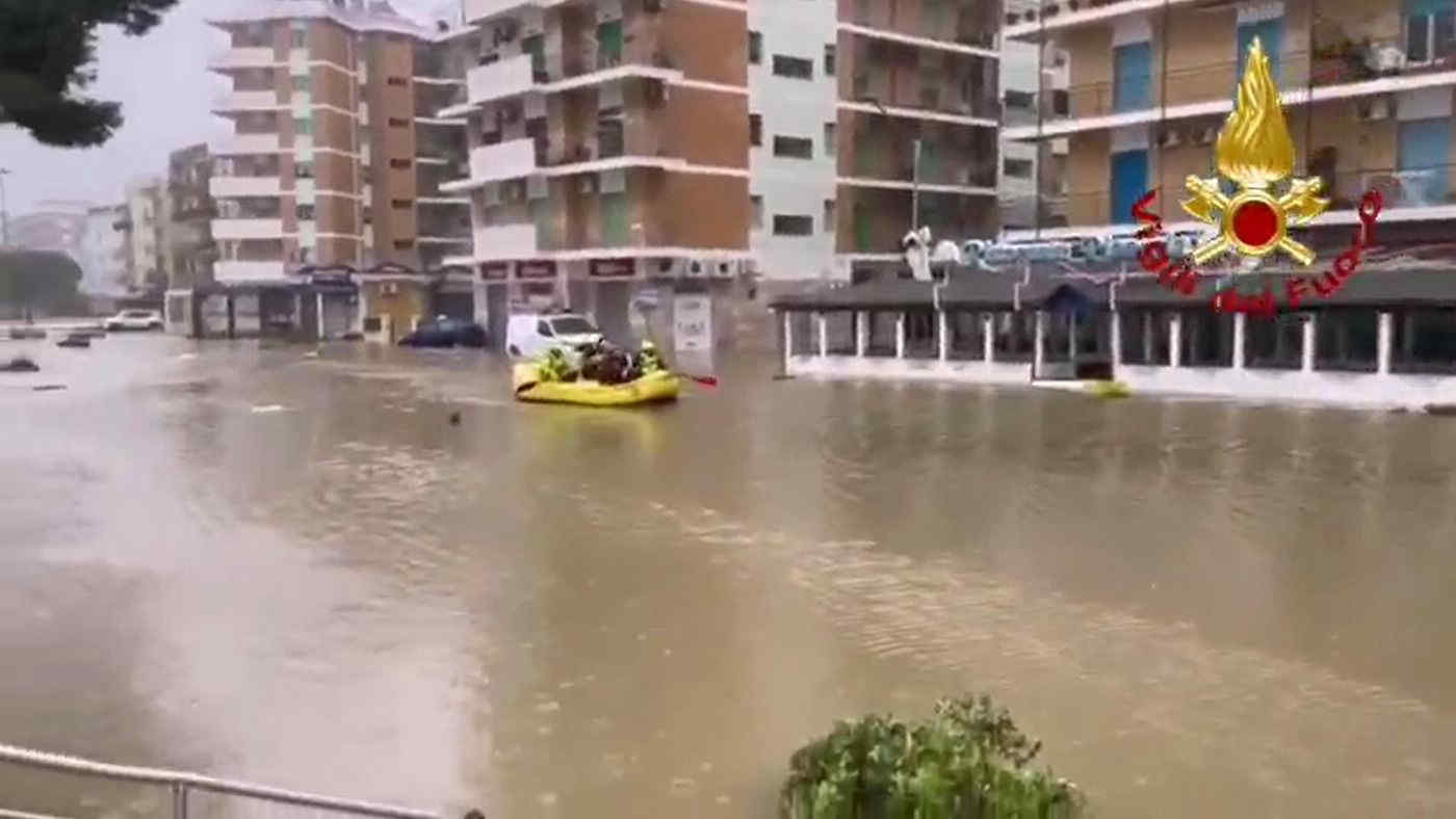 Allerta rossa e maltempo in Calabria e in Sicilia: gli ultimi aggiornamenti. Danni e disagi anche per le mareggiate