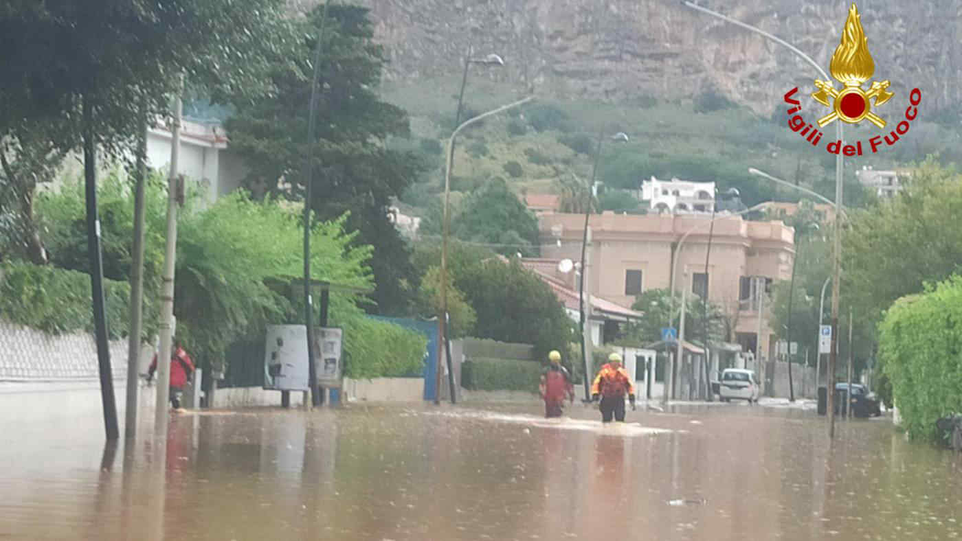Piogge estreme in Italia, ecco le Regioni dove crescono di più: la nuova mappa aggiornata