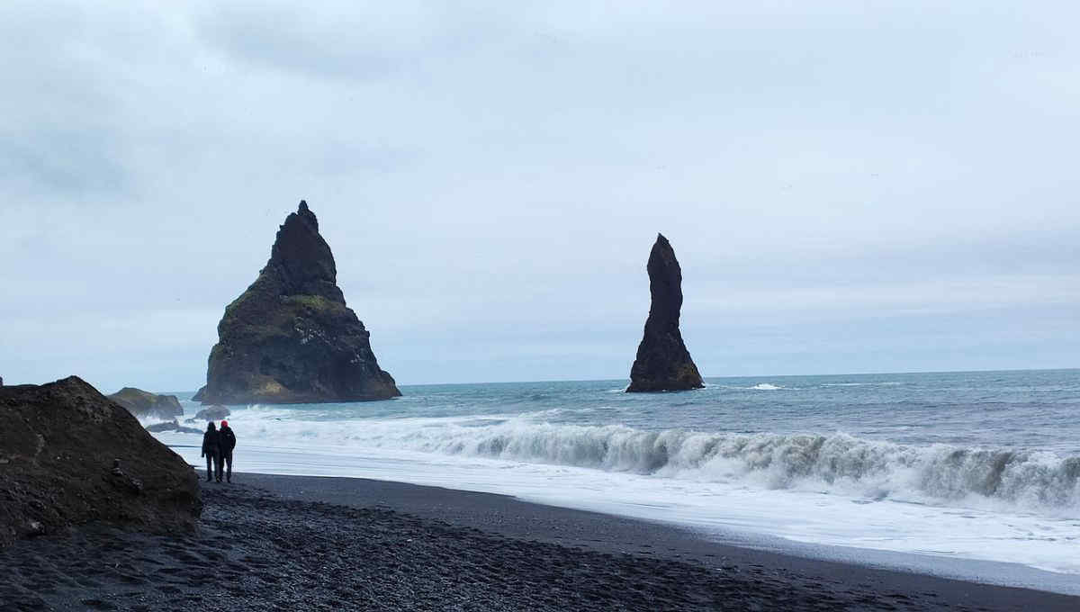La celebre spiaggia nera di Reynisfjara in Islanda non esiste più: un altro angolo di paradiso che svanisce. Ecco il motivo