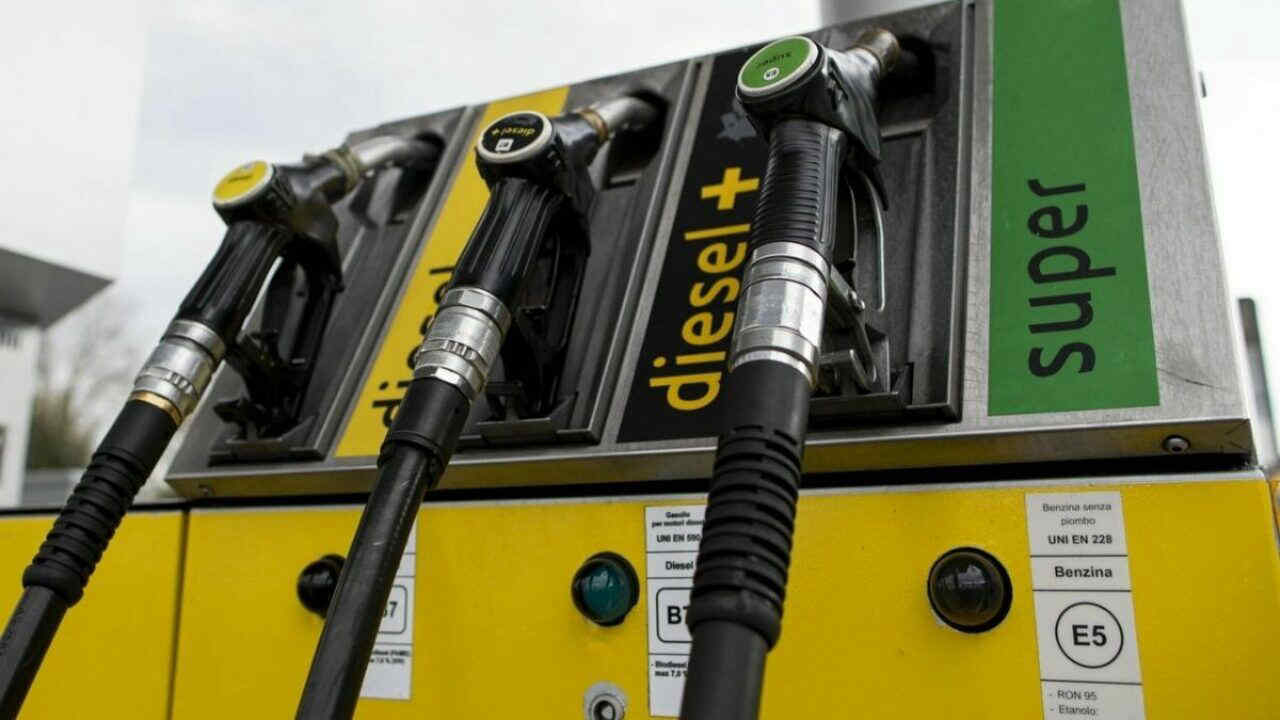 Carburanti: prezzi in salita, nonostante il taglio delle accise
