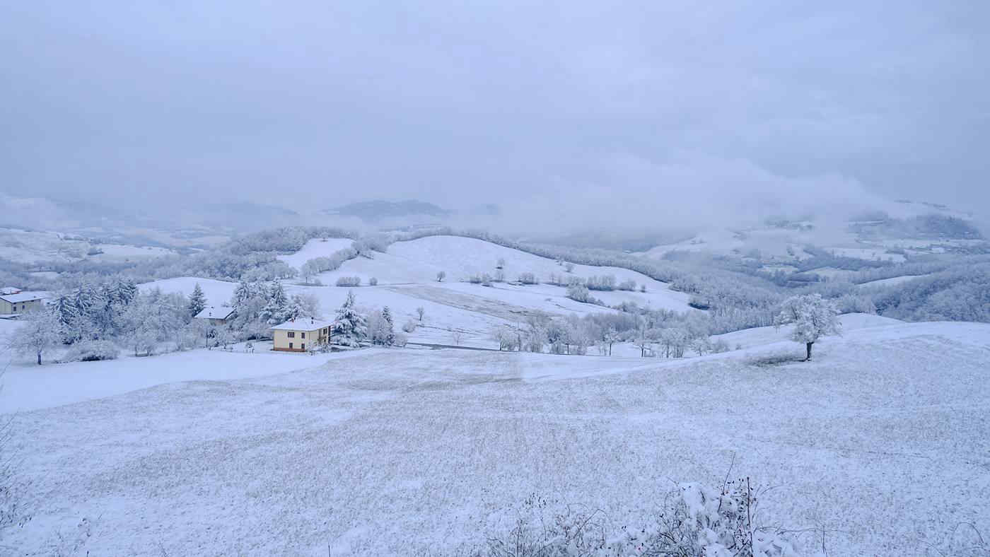Meteo, ondata di neve: 72 ore di fiocchi sull’Appennino e nel weekend sulle Alpi