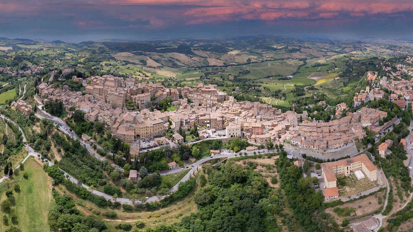 Montepulciano entra nella top 10 mondiale delle destinazioni più accoglienti del 2026 secondo Booking.com