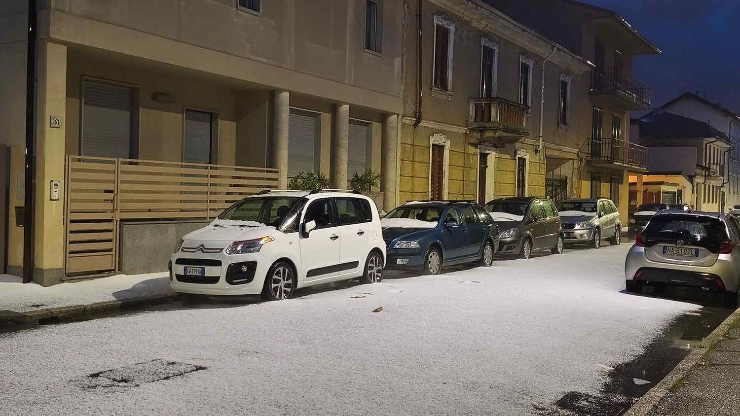 Maltempo in Lombardia: grandinata e forti temporali nel Pavese tra Vigevano e la Lomellina
