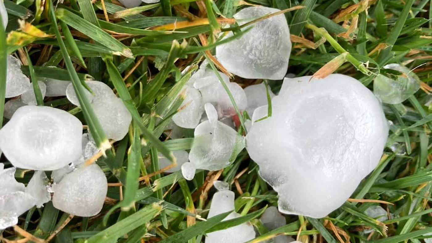 Meteo, maltempo in Lombardia: grandine fino a 4 cm, supercella verso Milano Est