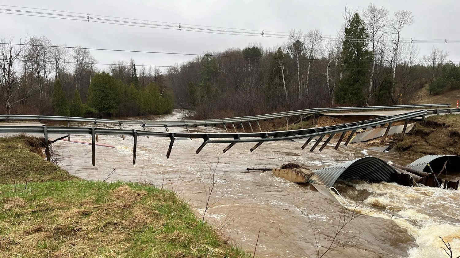 Maltempo estremo negli USA: Midwest devastato da alluvioni e tornado, un morto in Wisconsin dopo essere stato colpito da un fulmine