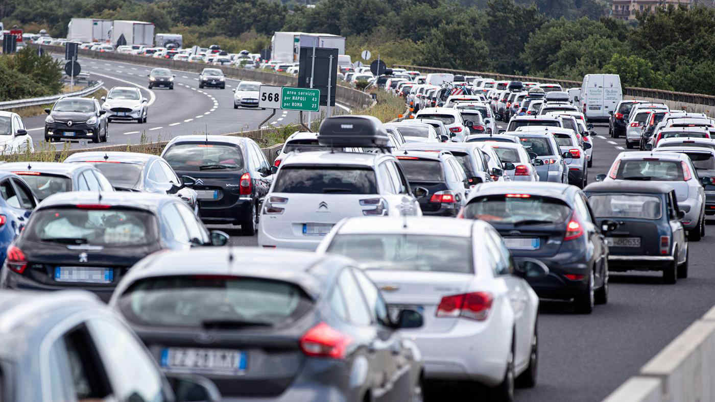 Ponte 1° maggio: giorni e orari da bollino rosso su strade e autostrade italiane
