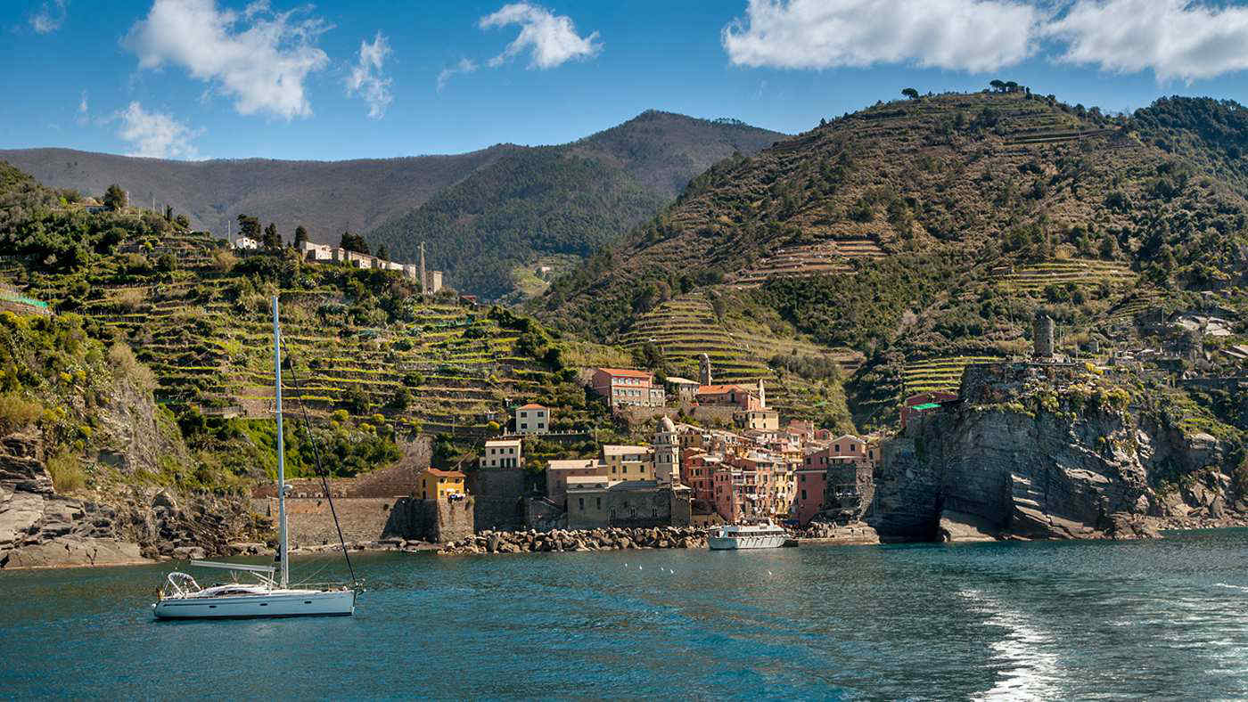 Vernazza mette un freno all'overtourism: nuove misure nelle Cinque Terre