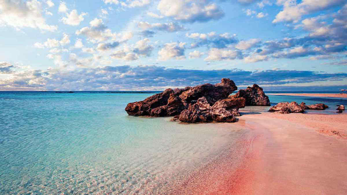 Grecia, stop a ombrelloni e lettini: 251 spiagge naturali tornano libere