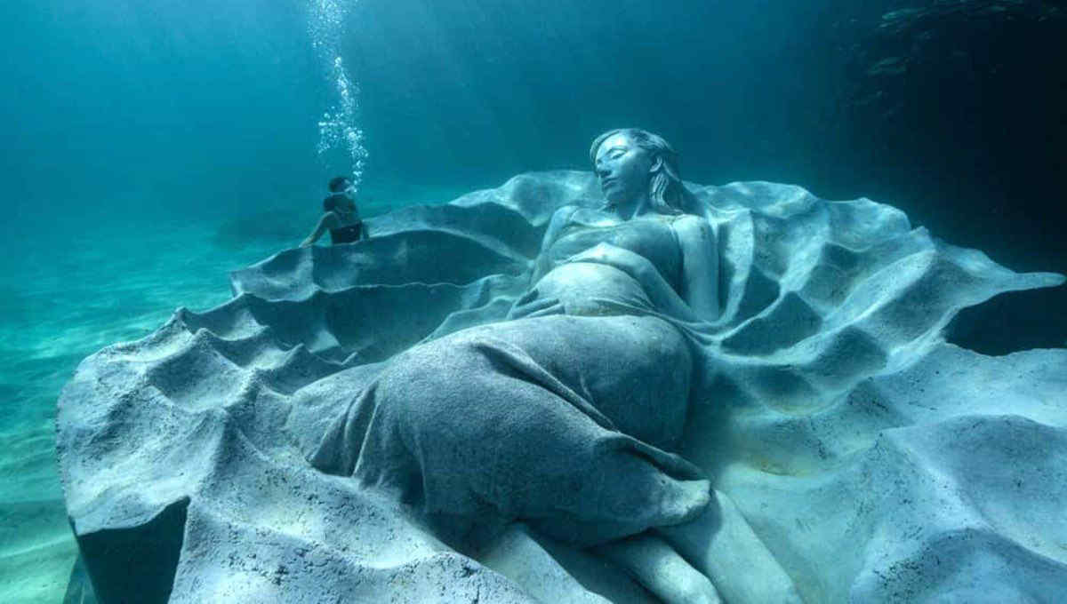 Ocean Gaia, in Giappone esiste una grande scultura sottomarina diventata rifugio per pesci e coralli