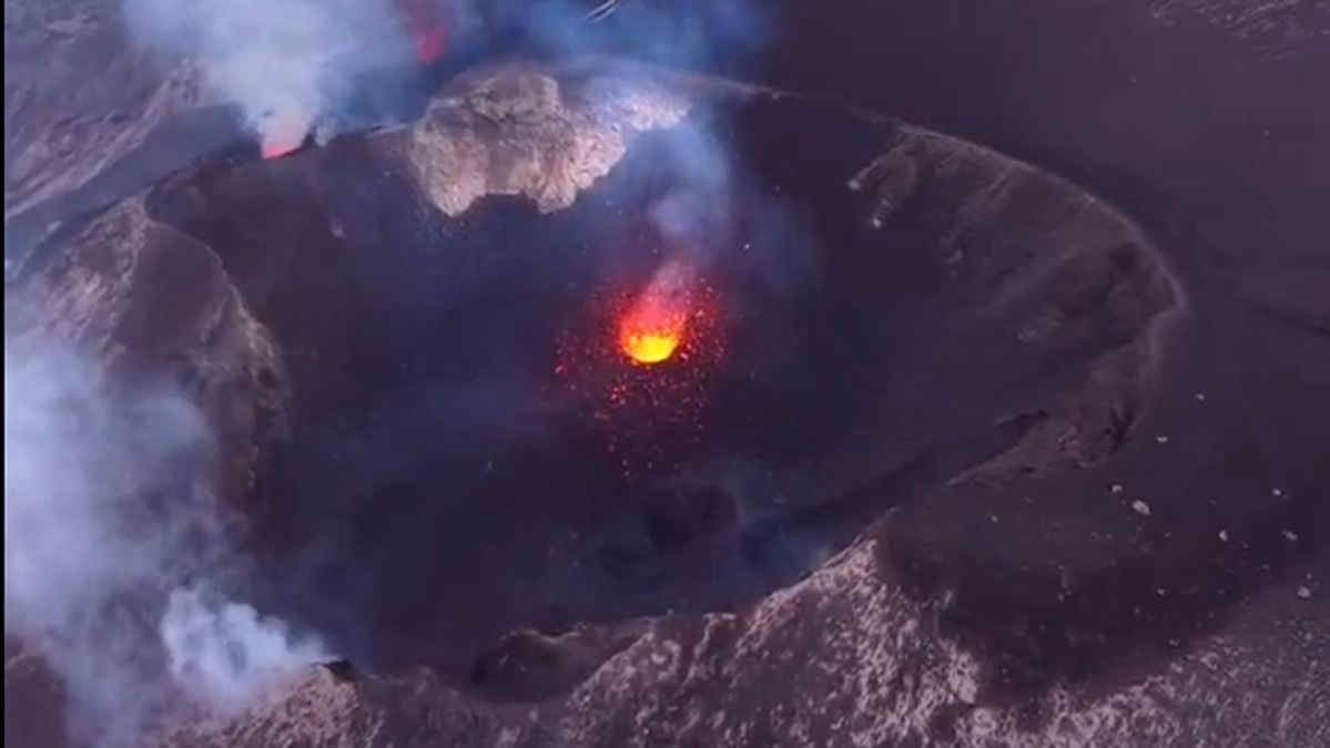 Stromboli, riprende l'attività: colata lavica sulla Sciara del Fuoco