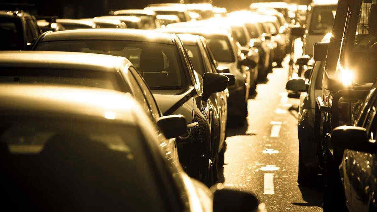 Caldo estremo e viaggi in auto: come proteggere bambini e animali dai rischi dell’estate