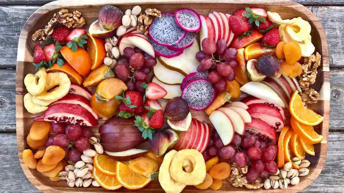 Cosa mangiare quando fa molto caldo: gli alimenti che aiutano il corpo a restare idratato