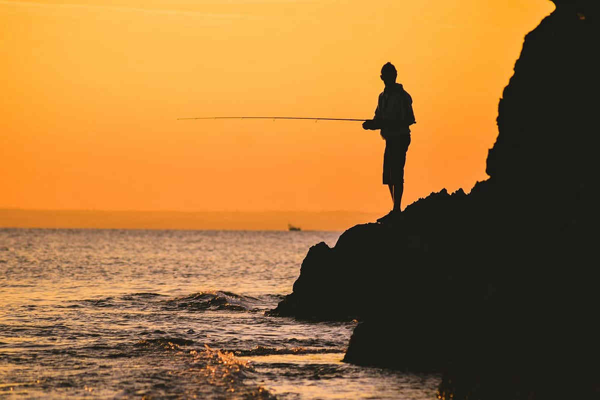 Pesca in mare: serve il permesso?