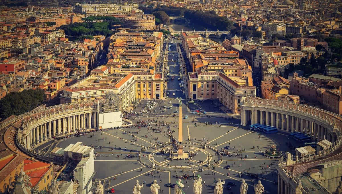 Roma sotto il caldo estremo: la CNN racconta le isole di calore, il progetto di piazza Risorgimento al banco di prova