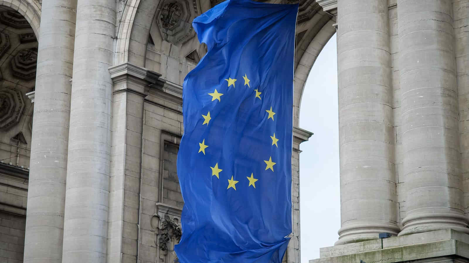 Stretta sui minori in Europa: stop a social e videogiochi online sotto i 13 anni. L’EU Kids Act