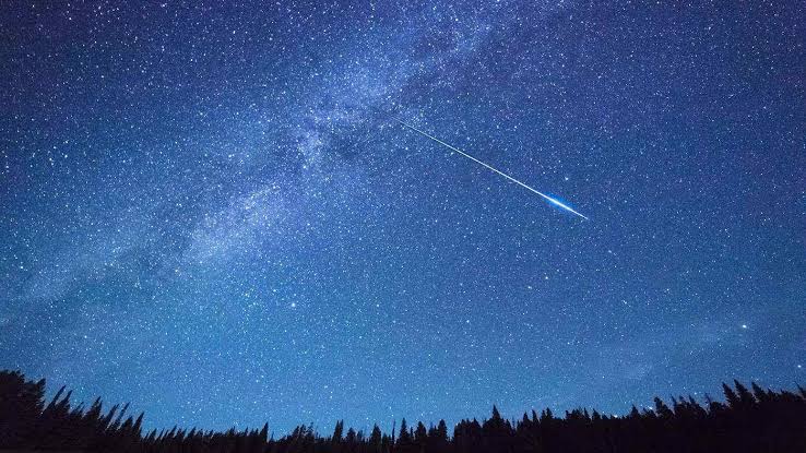 Draconidi, lo spettacolo delle stelle cadenti di ottobre: quando e come vederle
