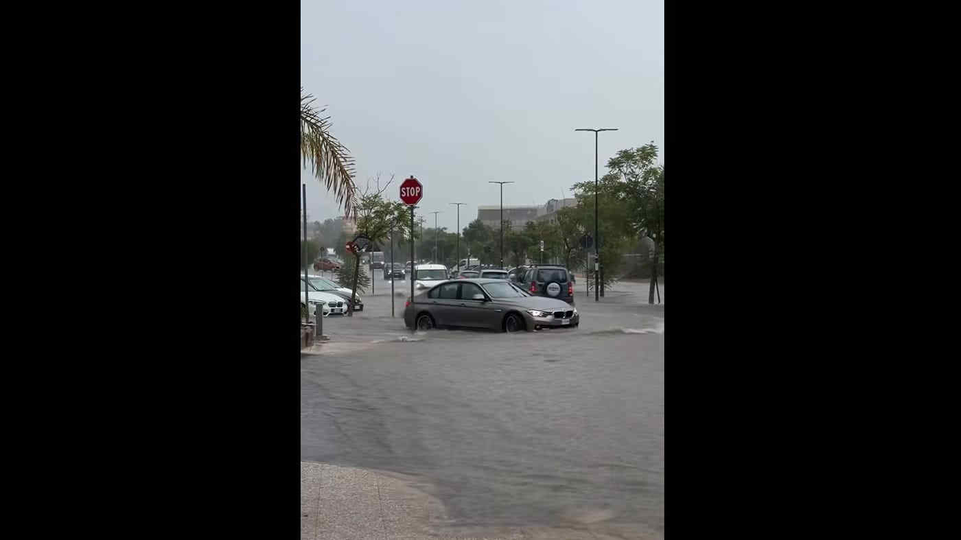 Maltempo in Sardegna, trombe marine e nubifragi: crollano le temperature