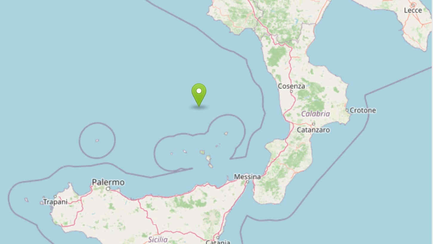 Terremoto alle Isole Eolie, scossa di magnitudo 4.7 nel Tirreno: epicentro al largo di Malfa