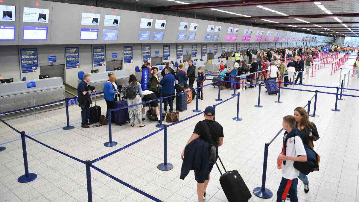Bagagli a mano e rimborsi, cambiano le regole Ue: cosa devono sapere i passeggeri